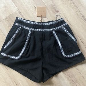 LOST IN LUNAR hi rise embroidered short